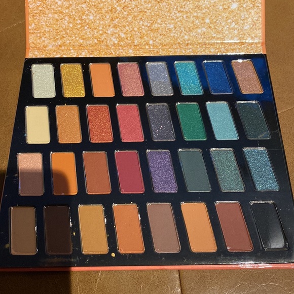 Wet and wild 32 exciting colors eyeshadow palette - Picture 4 of 4